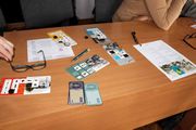 Na stole karta spółki i karty galicyjskich nafciarzy