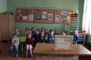 maluchy słuchają opowiadania Szukając Marudka 2 