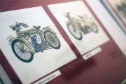 Pierwszy fragment wystawy wizerunków starych motocykli towarzyszącej wydarzeniu