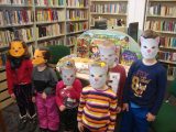	dzieci w maskach kotów	