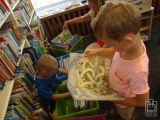 	dzieci w bibliotece	