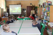 	7360 — przedszkolaki oglądają film Polak Mały	