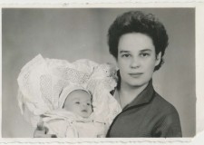 Powiększ zdjęcie Stanisława Wójtowicz jako młoda matka