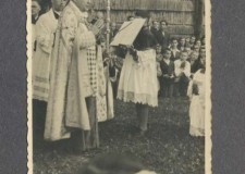 Powiększ zdjęcie Bierzmowanie; 1946 rok