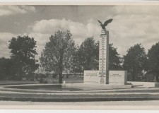 Powiększ zdjęcie Pomnik ku czci lotników polskich walczących w obronie Anglii na cmentarzu w Blackpool