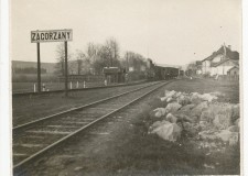 Powiększ zdjęcie Stacja kolejowa w Zagórzanach; fot. Bohdan Jaciow 