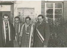Powiększ zdjęcie Mistrzowie sportów motorowych województwa rzeszowskiego. Pierwszy z lewej Stanisław Hübner; ok. 1954 rok