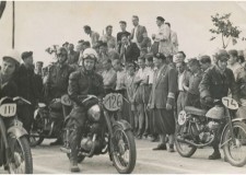 Powiększ zdjęcie Wyścig w Rzeszowie. Z numerem 74 Stanisław Hübner; 1954 rok