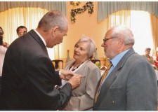 Powiększ zdjęcie Dekoracja Medalem za Długoletnie Pożycie Małżeńskie przez burmistrza Gorlic Kazimierza Sterkowicza