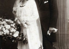 Powiększ zdjęcie „Ślub mamusi i tatusia; 1926 rok” (Janina Kijowska i Bohdan Jaciow)