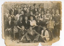 Powiększ zdjęcie Związek Młodzieży Wiejskiej RP Wici w Strzeszynie;1945 rok