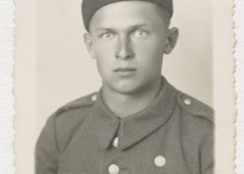 Powiększ zdjęcie Zbigniew Laskoś w Szkole Lotniczej w Dęblinie; 1937-1939 rok