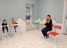 Przejdź do - Bibliotekarka%20czyta%20książkę%20o%20mieszkańcach%20farmy