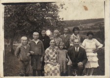 Powiększ zdjęcie Magdalena i Wincenty Baniakowie z dziećmi; Oderne 1928 rok
