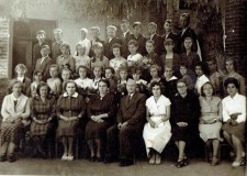 Powiększ zdjęcie Nauczyciele Szkoły Podstawowej w Libuszy; 1961 rok