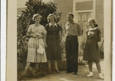 Powiększ zdjęcie Państwo Perhunowie z córkami