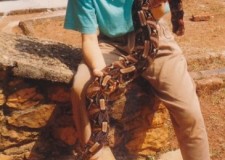 Powiększ zdjęcie Z tyłu zdjęcia słowa: wąż zabity w naszym ogródku (zjedzony na obiad!)