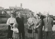 Powiększ zdjęcie Od lewej: Krystyna Stępień z córka Dorotą, prawdopodobnie Świrad, jego żona oraz  teściowie Mariana: Genowefa Rojowa z mężem Stanisławem (sędzia w Gorlicach)