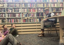 Przejdź do - Pan%20Guzik%20czyta%20dzieciom%20bajkę