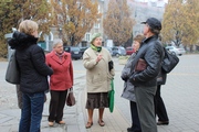 Jedna z seniorek relacjonuje swoje wspomnienia  