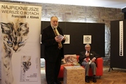 Jan Pawlicki dumnie recytuje wiersz o kotach 