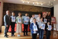 zdjęcie grupowe wyróżnionych i laureatów