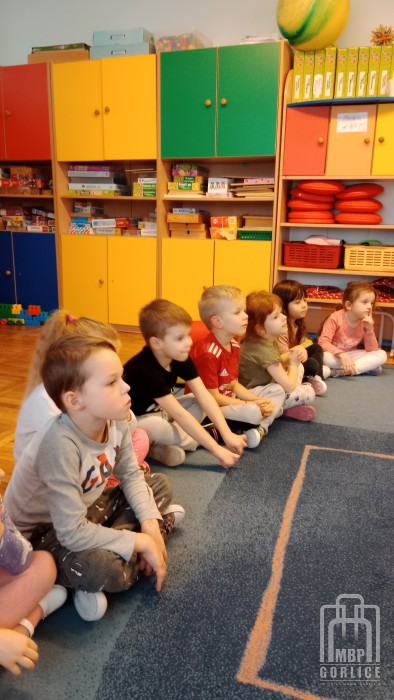 MBP Gorlice, Całą Polska czyta dzieciom przedszkolaki słuchają siedzac po turecku