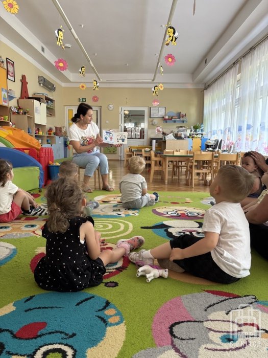 Biblioteka Gorlice, Pierwsze kroki… w świecie książek Bibliotekarka czyta Kicię Kocię