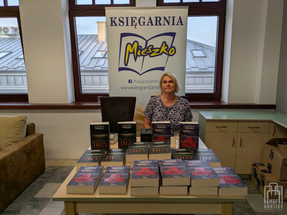 Biblioteka Gorlice, Gabriela Pawlina stoisko księgarni Mieszko