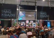 Powiększ zdjęcie Koncert%20podczas%2028.%20Targów%20Książki