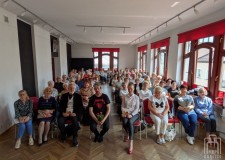 Przejdź do - Pamiątkowe%20wspólne%20zdjęcie%20UZW%20w%20Gorliach%20wraz%20z%20Piotrem%20Pilarskim