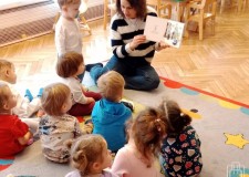 Przejdź do - Żłobkowicze%20szukają%20choinki%20w%20książce