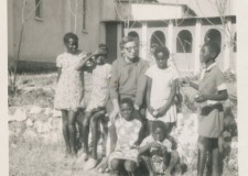 Powiększ zdjęcie W Zambii przed zbudowanym kościołem