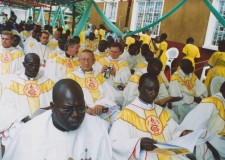 Powiększ zdjęcie Stanisław Zagórski (o. Marcin) w okularach; Uganda, 2003 rok