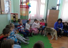 Powiększ zdjęcie Pani Anna czyta Opowieść o błękitnym psie czyli o rzeczach trudnych dla dzieci