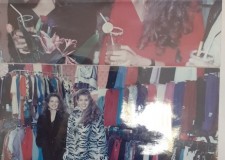 Powiększ zdjęcie Dwie „Miss-ki” z Gorlic: od lewej Marzena Karasińska i Ewa Wachowicz w sklepie „Adam i Ewa”, który je ubrał 