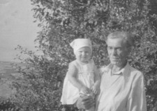 Powiększ zdjęcie Krystyna Janik z dziadkiem Stanisławem Taborem
