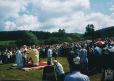 Powiększ zdjęcie Msza polowa przed budową kaplicy